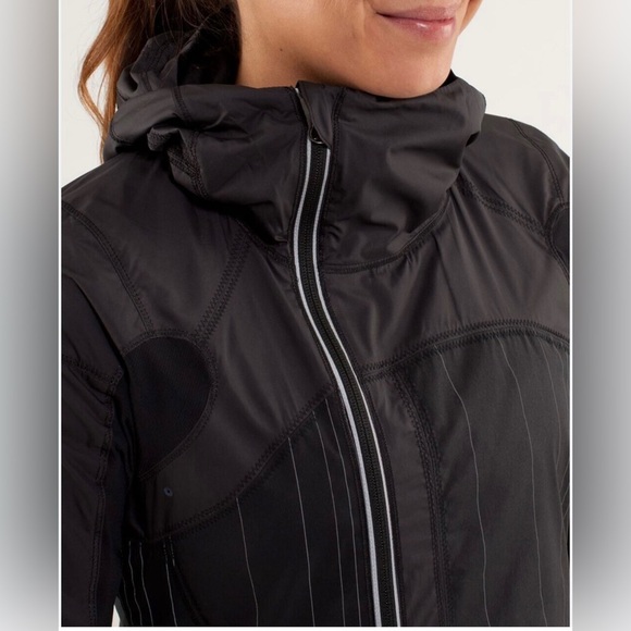 NEW Lululemon Run: Get Up And Glow Jacket *Reflective 360 - Picture 3 of 14